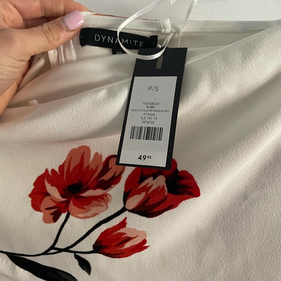 Dynamite floral dress with ruffle - Picture 3 of 5